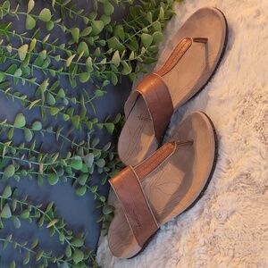 NWOT Tan Teva Thong Sandals